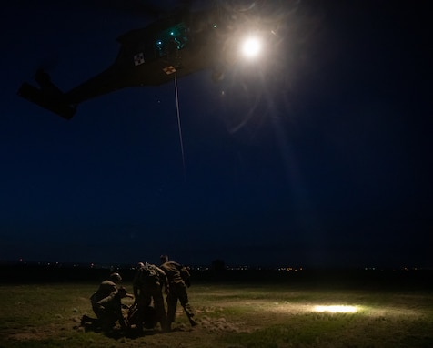 Army Reserve medevac company teaches military working dog handlers hoist procedures