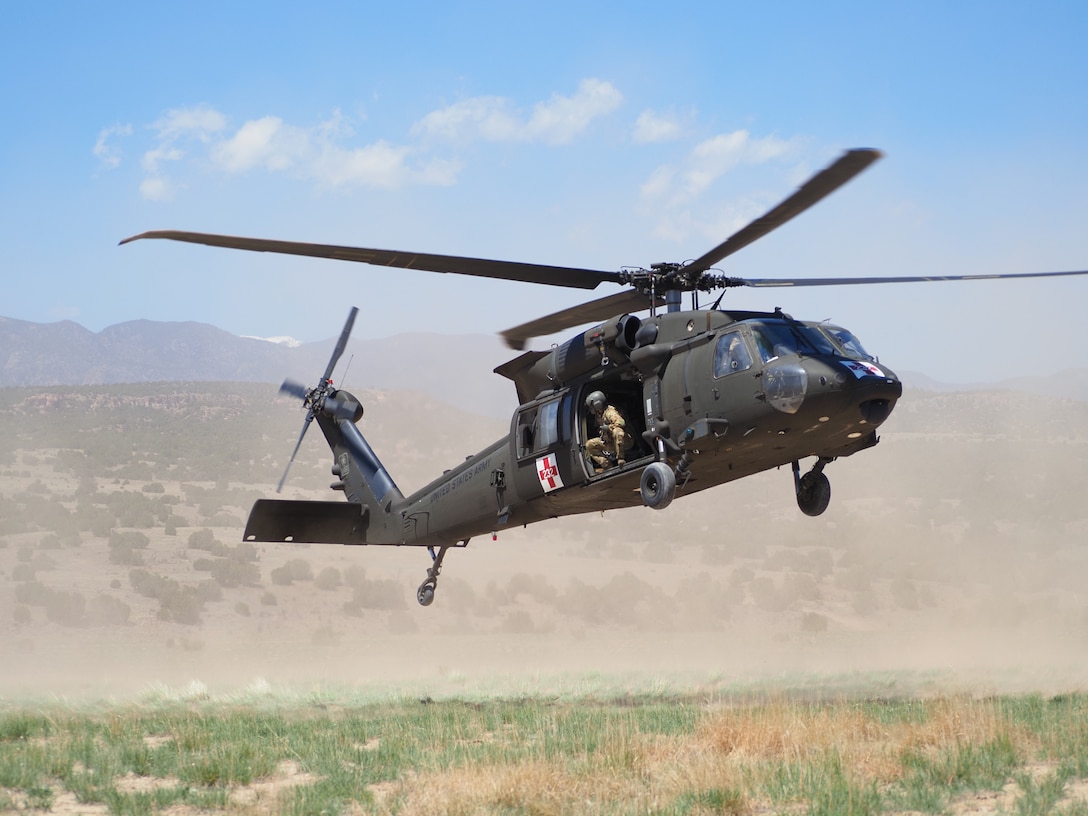 C-CO, 7-158 GSAB Conducts Multi-Ship Maneuvers and Medevac Hoist Training