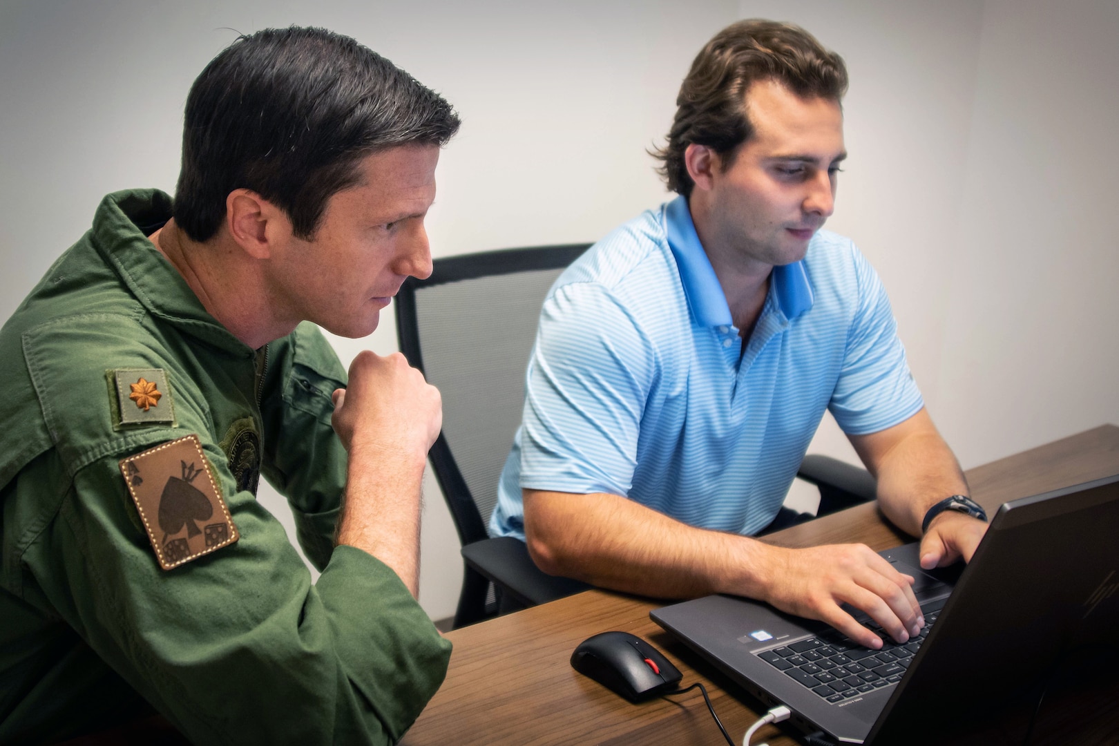 Navy Lt. Cmdr. Gabe Edwards, U.S. Cyber Command Cyber Flag 21-2 exercise director, works with red team operator William Groover, June 22, 2021.