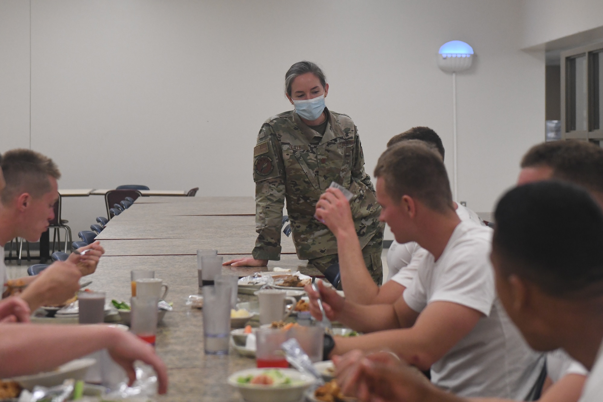 Training students consult with military nutritionist about meal choices.