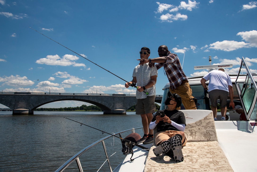 Recovering service members learn to fish.