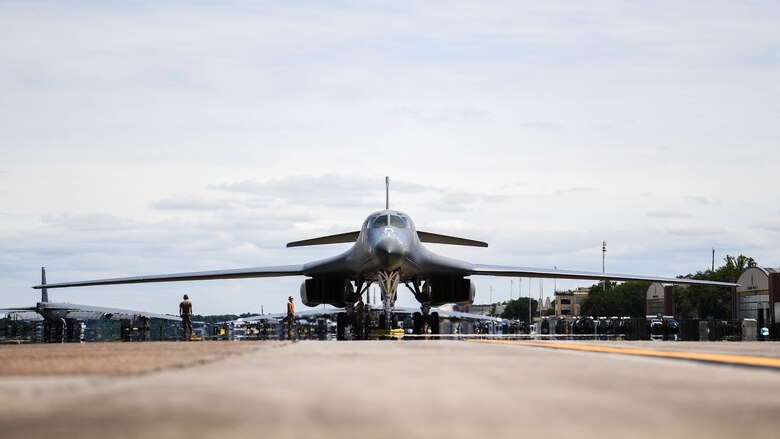 Dyess B-1 lands at Barksdale to be decommissioned