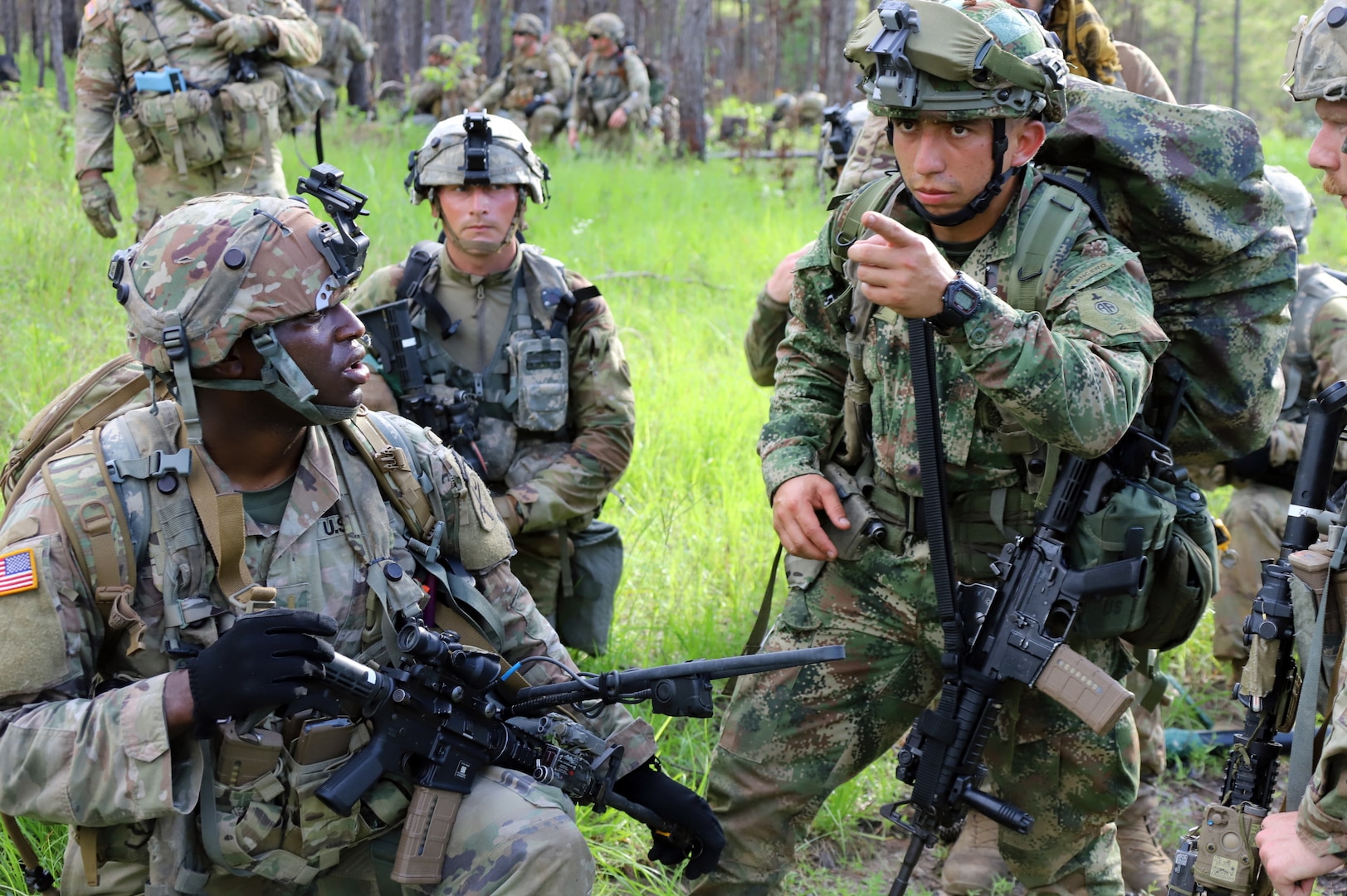 Photo of U.S. Army and Colombian Army soldier.