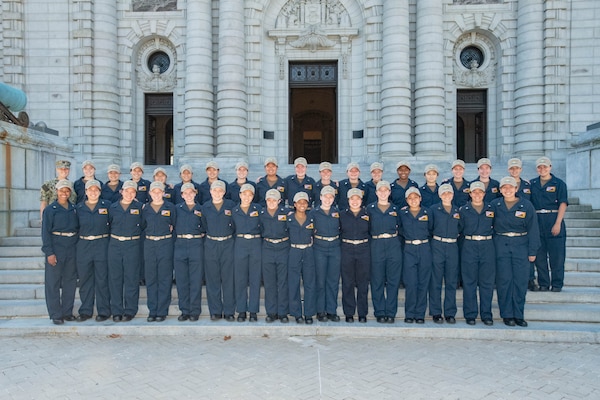 The U.S. Naval Academy Class of 2021 female submarine selectees pose for a photo.