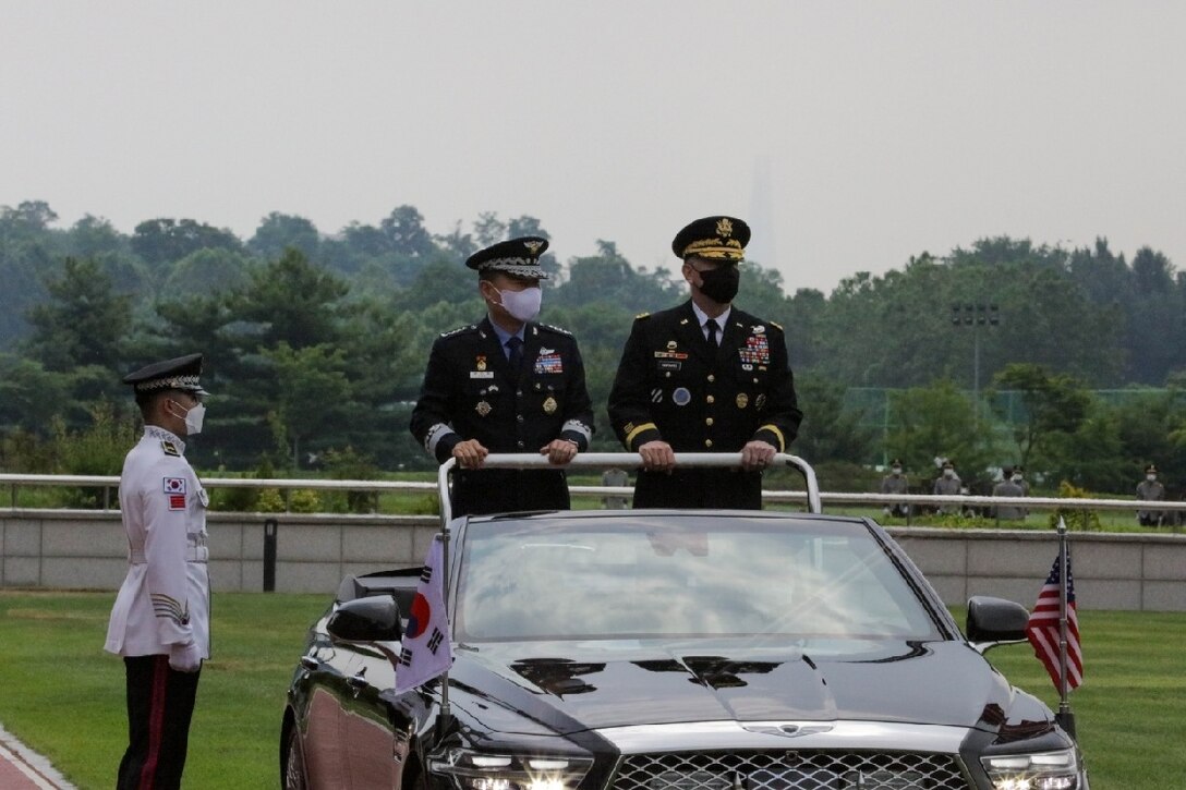 Gen. Robert B. "Abe" Abrams and Gen. Won In-choul review troops at an honor guard ceremony hosted by ROK JCS at its Headquarters in Seoul.
