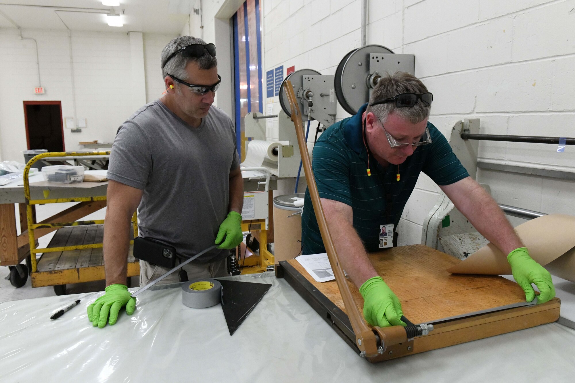 two mechanics cutting material