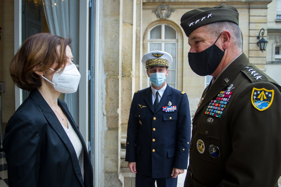 French defense minister and U.S. Army general walk.