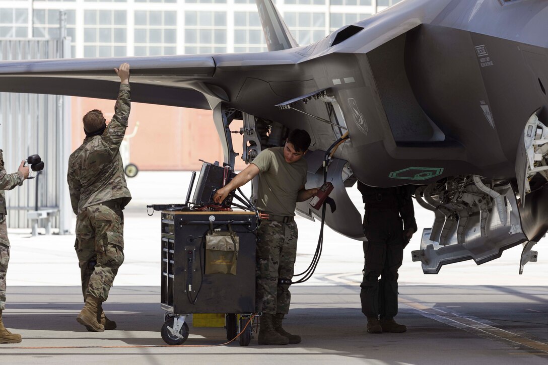 Crew chiefs prepare F-35