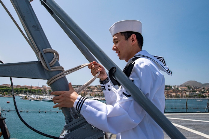 USS Mount Whitney (LCC 20) makes port in Gaeta