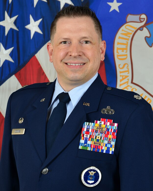 Lieutenant Colonel Aaron Lee Eggers > Air Force Recruiting Service 