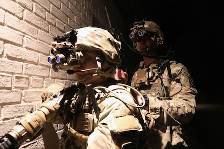 A Soldier from the 2-506, 101st Airborne Division don the Enhanced Night Vision Goggle (ENVG-B), Nett Warrior, and Family of Weapons Sight – Individual (FWS-I) during a live fire test event at a Soldier Touchpoint at Aberdeen Proving Ground, MD in February 2021.