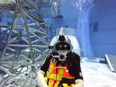 Robyn McGinn, SUPSALV’s Program Manager for Diving Life Support Systems was the Navy diver who executed a test dive with the DAVD system on 24 Feb. The light seen in the visor is the DAVD heads up display system. Office of Naval Research and SUPSALV are developing generation 2 and 3 capabilities to the helmet system used to provide navigation in low-visibility environments.