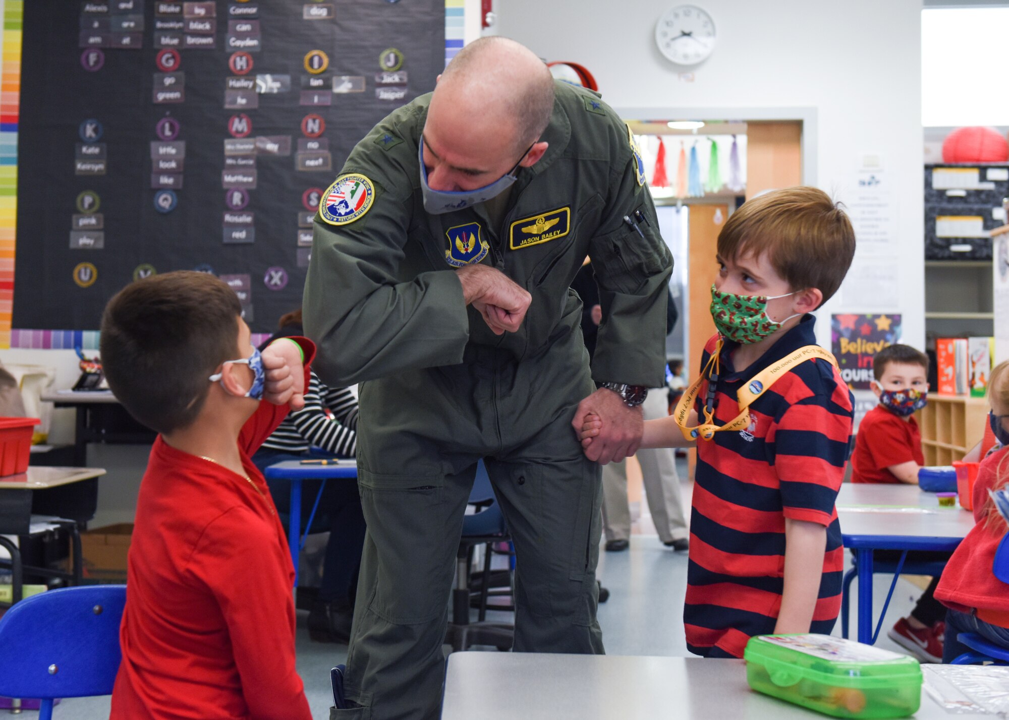 Leaders for Readers; 31 FW commander reads book to Aviano AB children