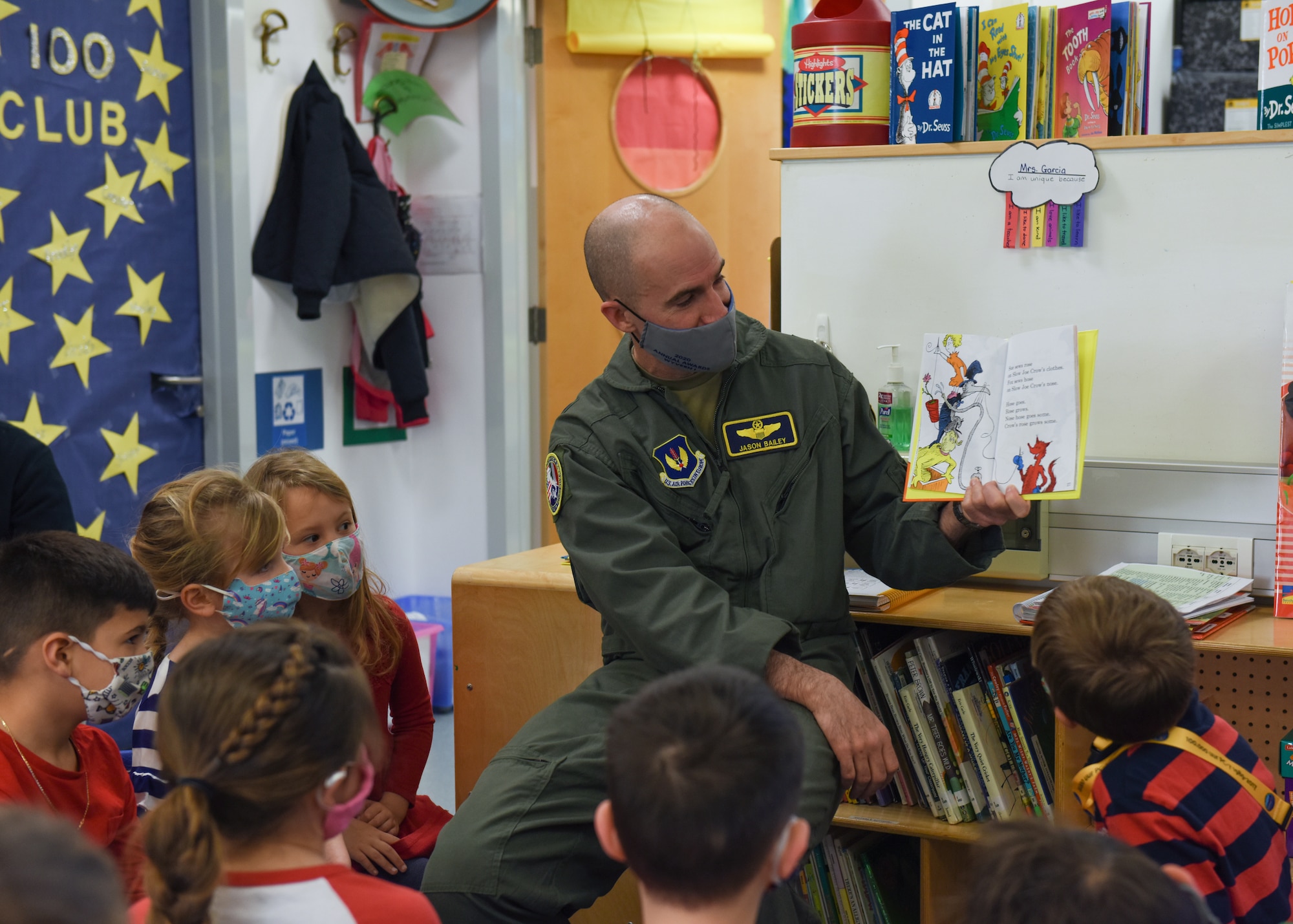 Leaders for Readers; 31 FW commander reads book to Aviano AB children