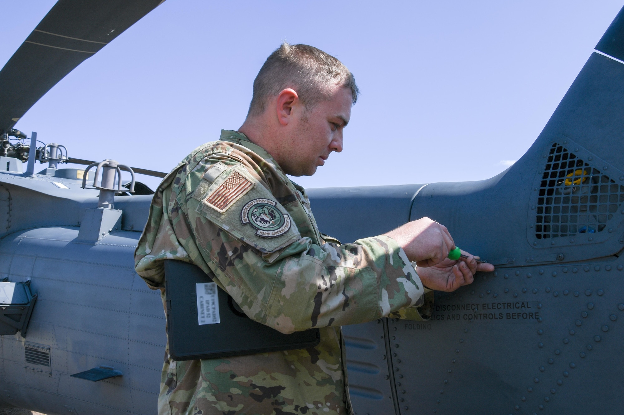 Tandem jump makes wing history