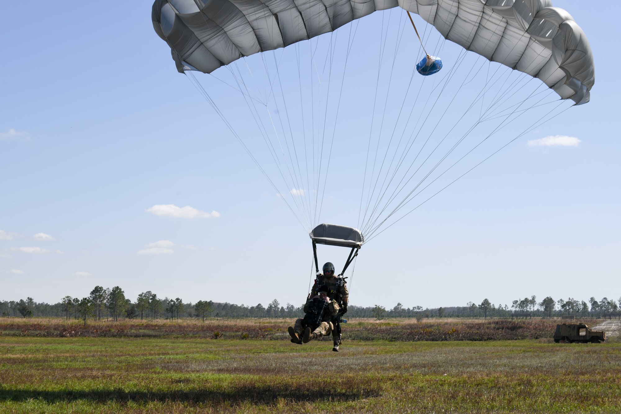 Tandem jump makes wing history