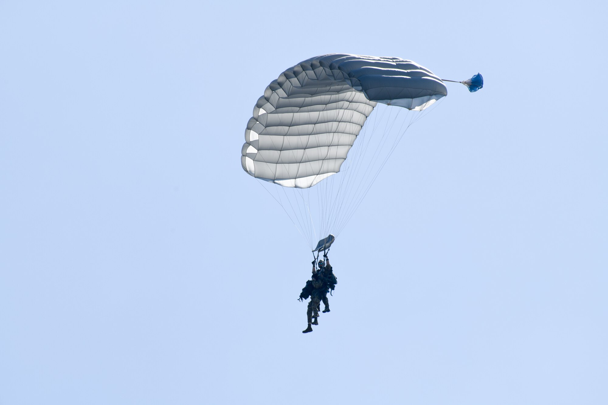 Tandem jump makes wing history