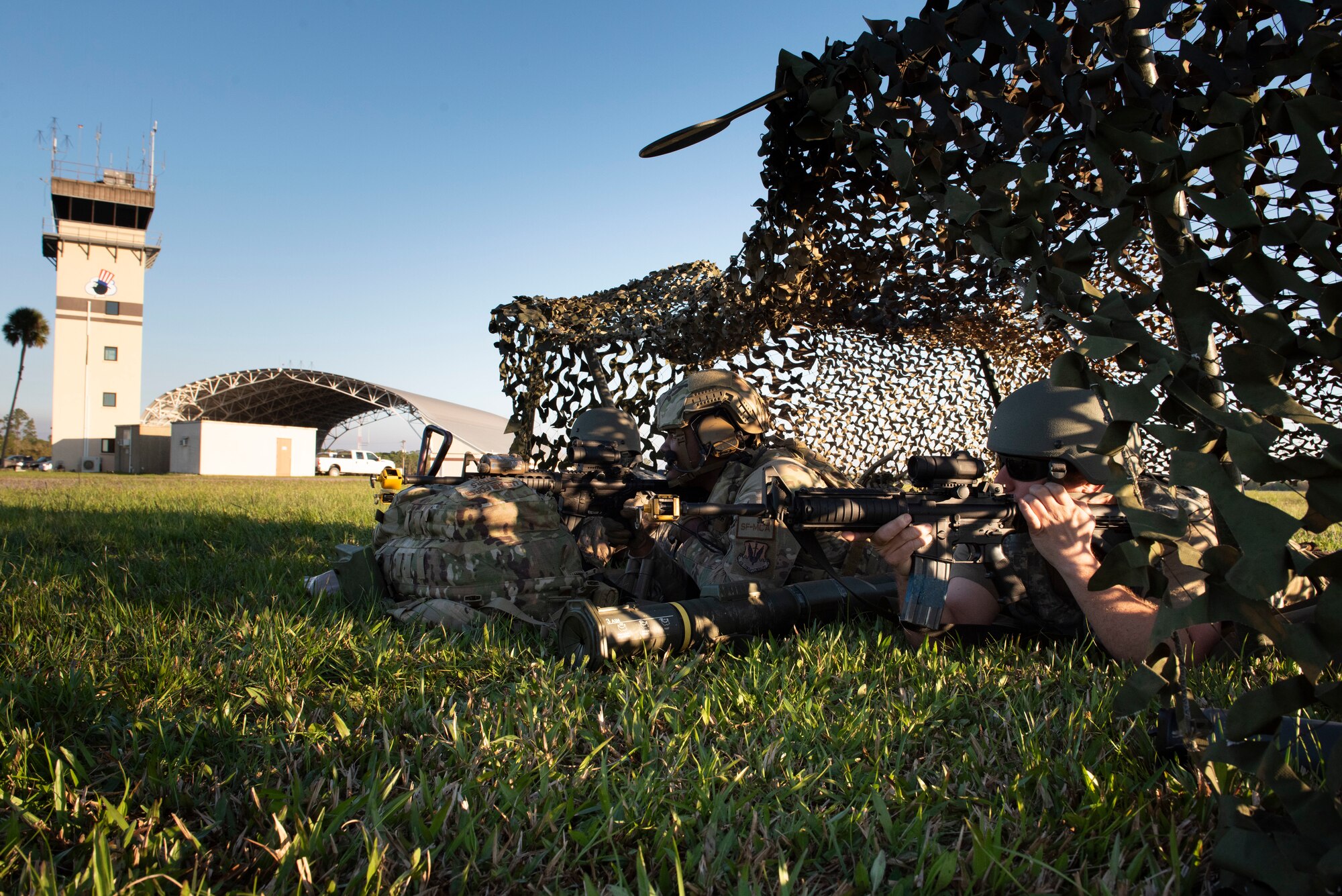 Photo of Airmen manning a defensive fighting position