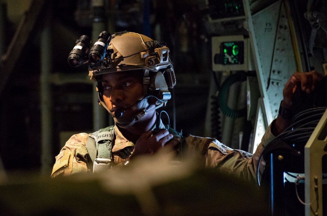 Kadena, Yokota Airmen enhance aircraft expertise together