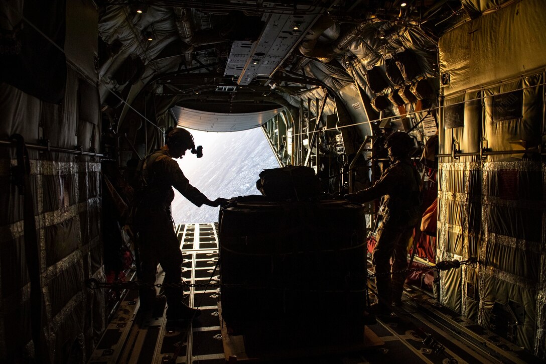 Kadena, Yokota Airmen enhance aircraft expertise together