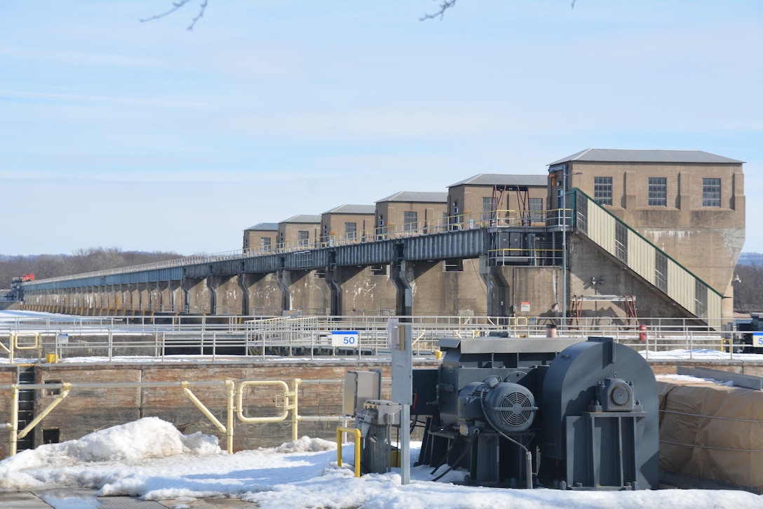 Tow rail repairs ongoing at Lock and Dam