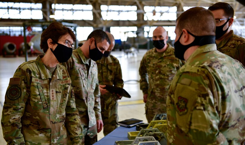 AMC command team visits the favored few > Air Mobility Command > Article Display - Vimarsana News