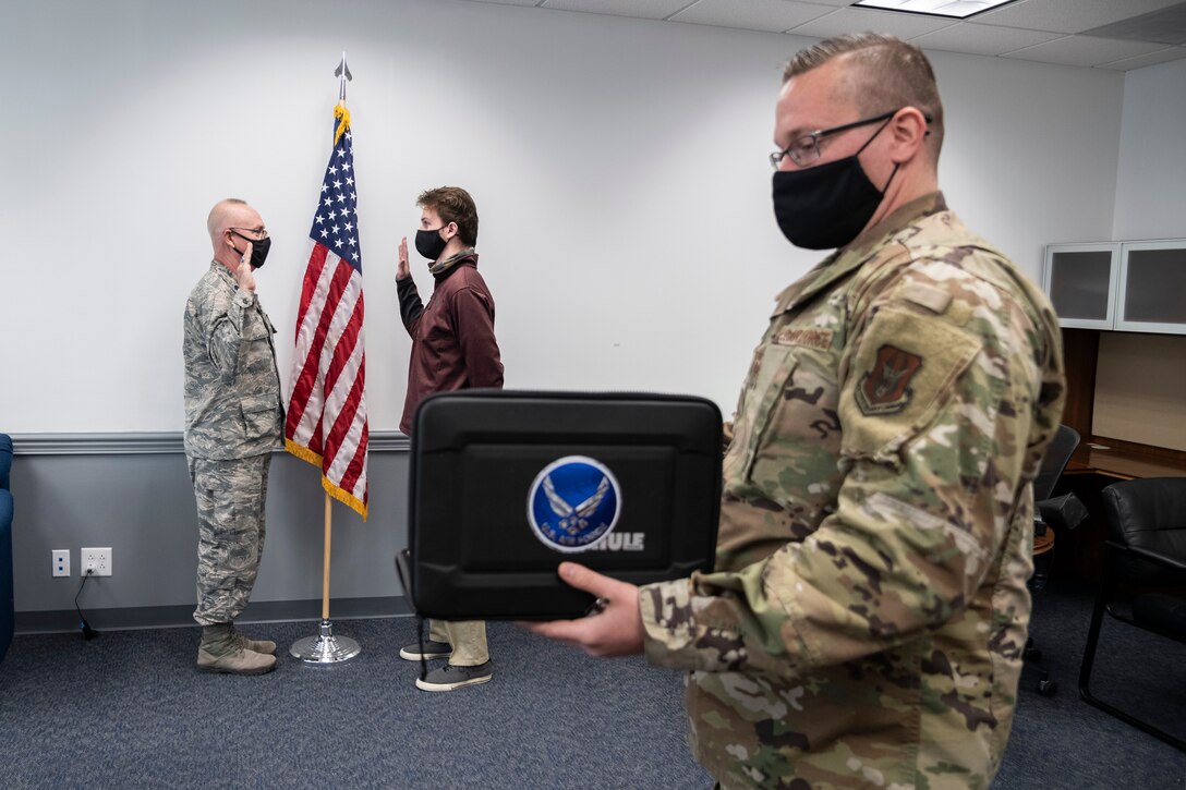 Andrew Yount recites the oath of enlistment given to him on March 4, 2021, by Lt. Col. Stan Paregien, 932nd Airlift Wing public affairs officer, during an enlistment ceremony at the Air Force Reserve Recruiting office in Fairview Heights, Illinois. Due to COVID restrictions, his parents viewed his enlistment via video call. Yount, a native of Waterloo, Ill., signed a contact to become a command and control operator at the 932nd AW. (U.S. Air Force photo by Senior Airman Brooke Spenner)