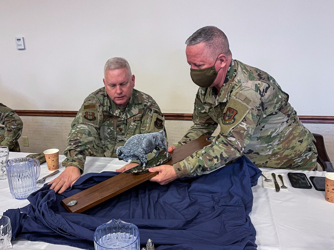 914 ARW Command Chief unveils trophy