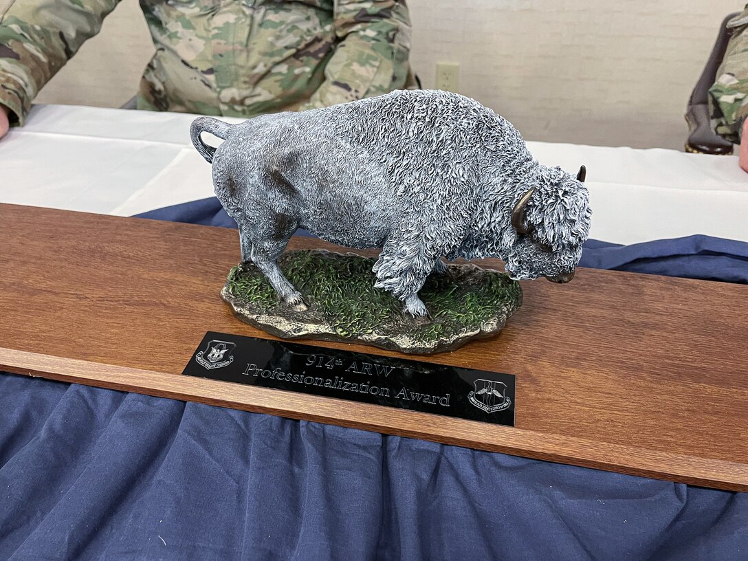 Traveling trophy