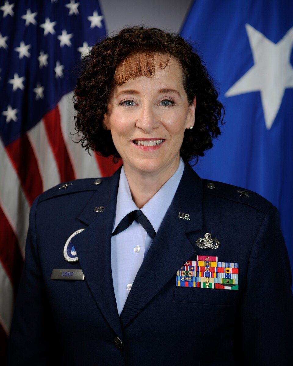 This is the official photo of Brig. Gen. Lisa M. Craig.