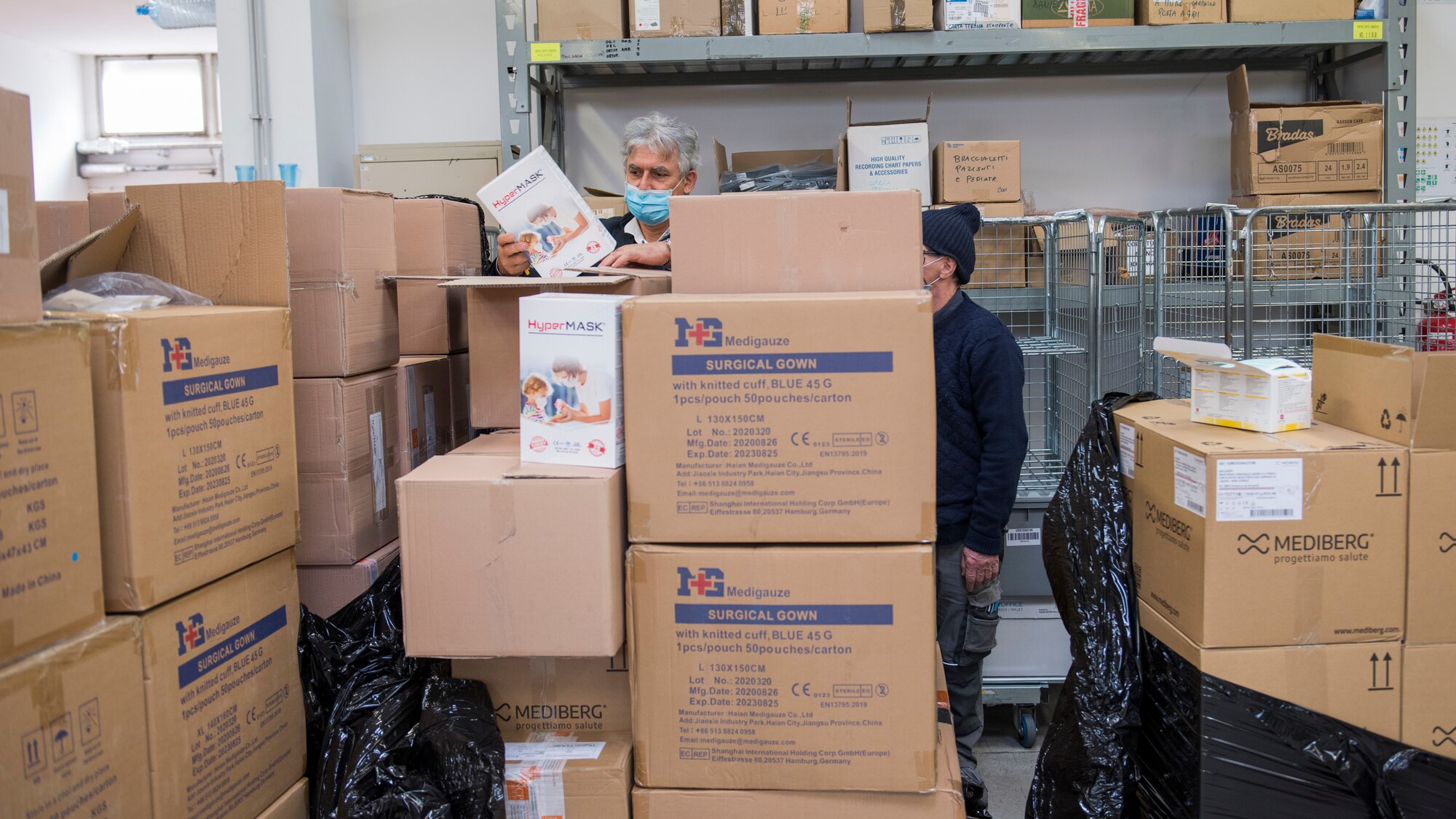 31 FW delivers 70,000 COVID-19 PPE items to local Italian hospitals