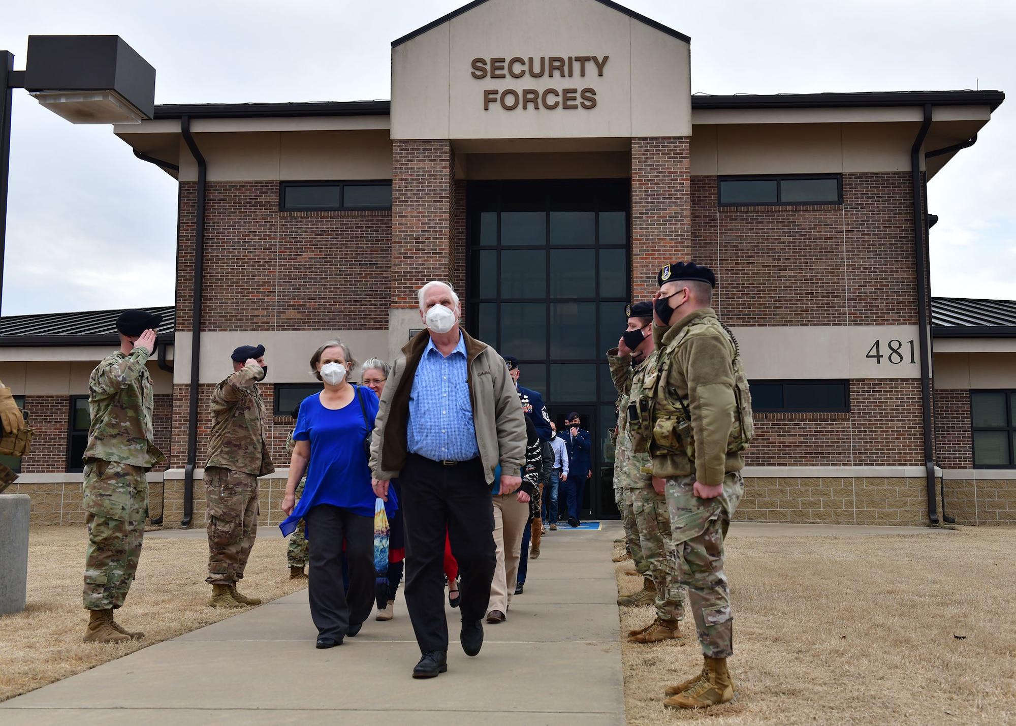 Airmen salute a family