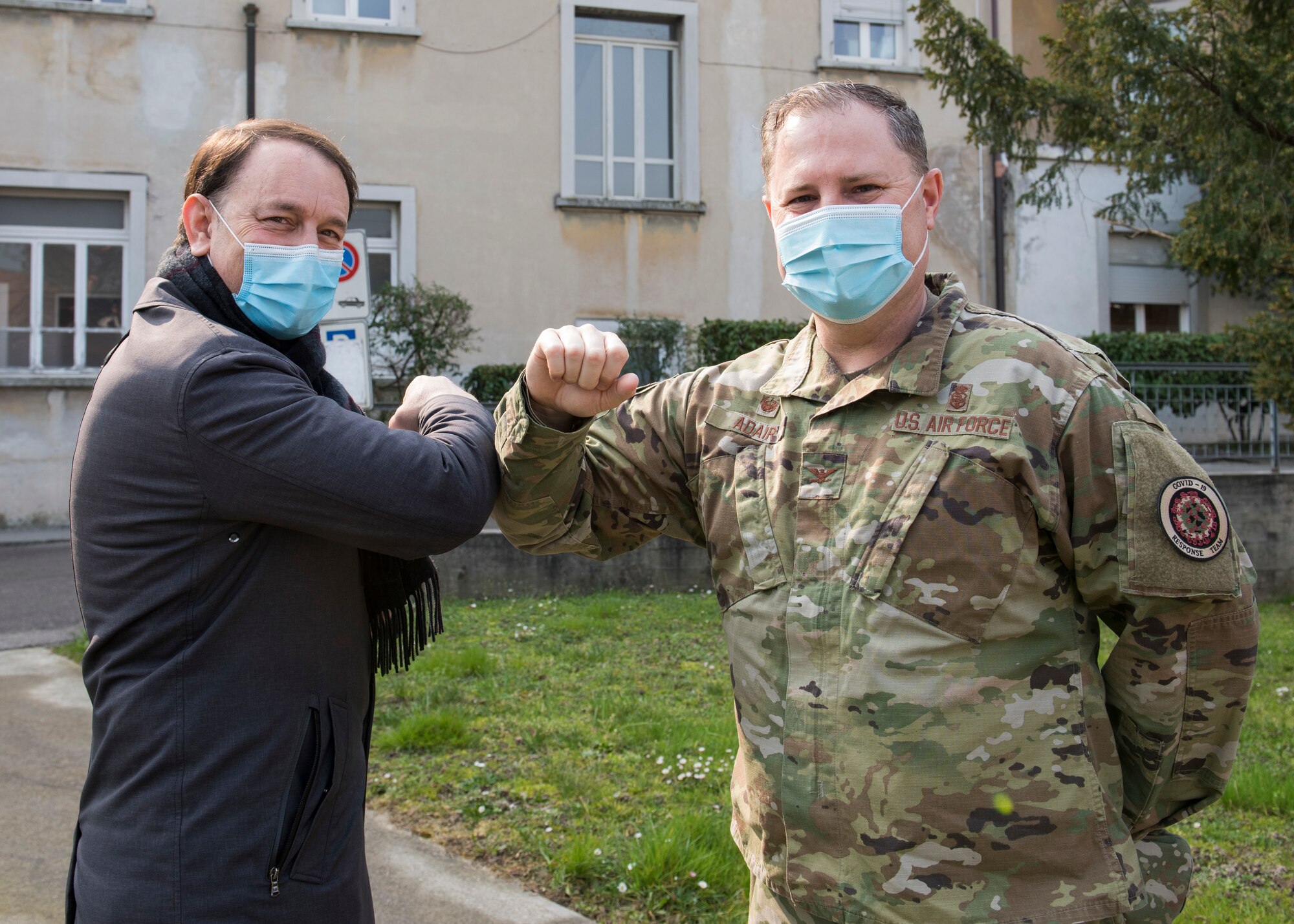 31 FW delivers 70,000 COVID-19 PPE items to local Italian hospitals