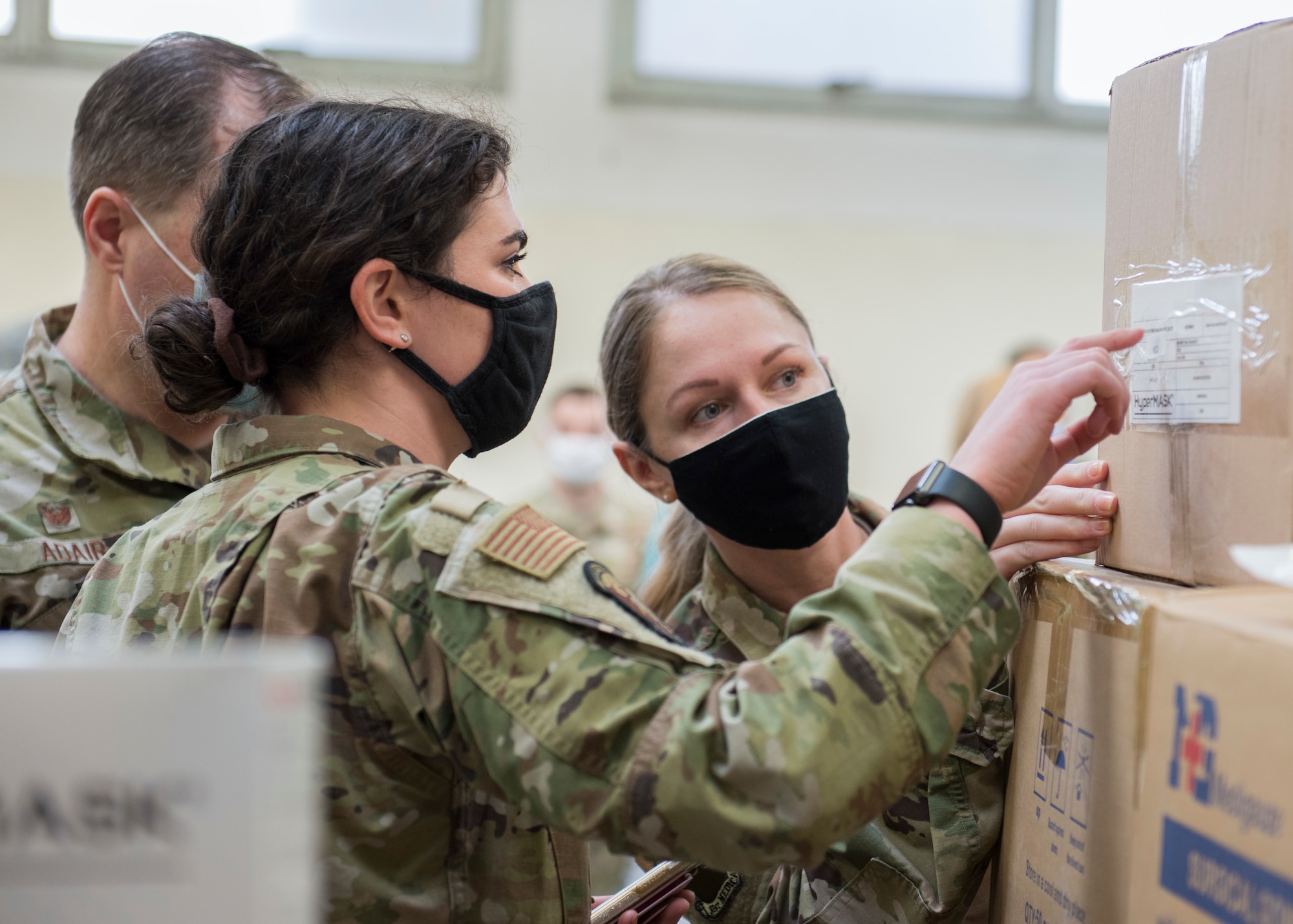 31 FW delivers 70,000 COVID-19 PPE items to local Italian hospitals