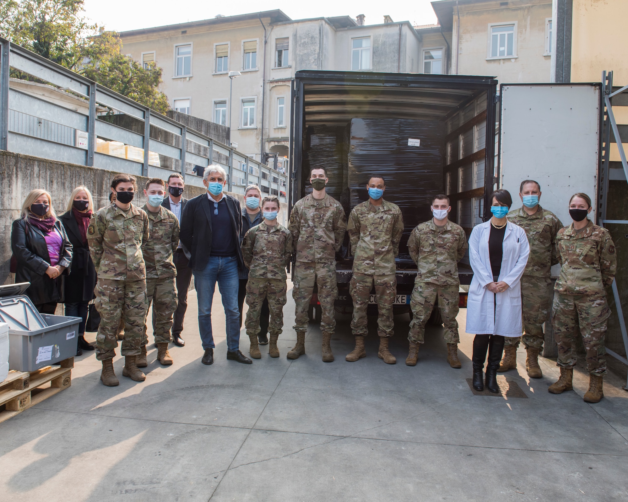 31 FW delivers 70,000 COVID-19 PPE items to local Italian hospitals