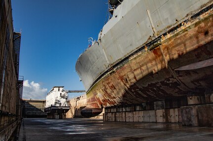 USS William P Lawrence (DDG 110) docks in Dry Dock #4 at Pearl Harbor Naval Shipyard & IMF on March 9.