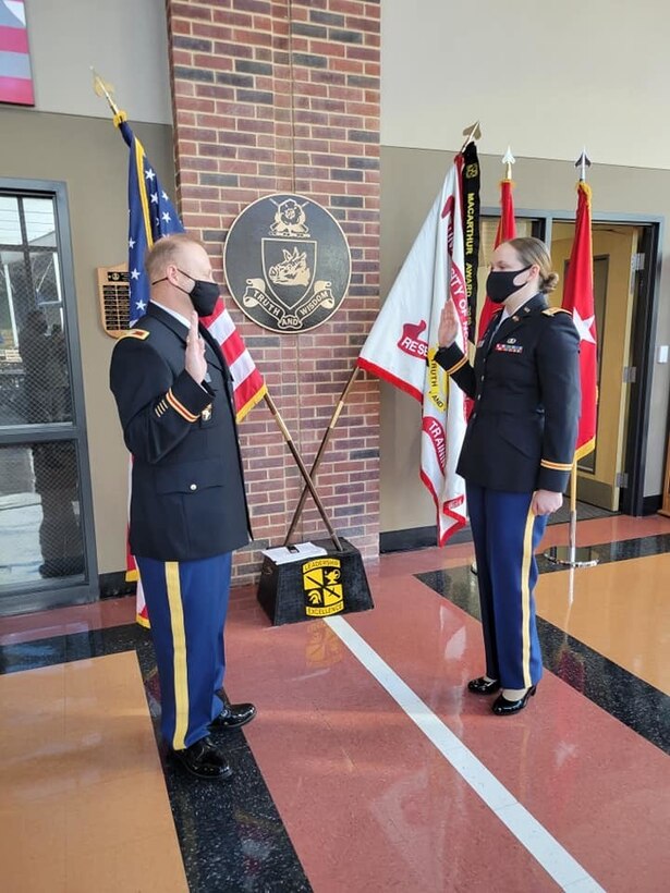 Army Reserve general officers share best practices with UNG cadets