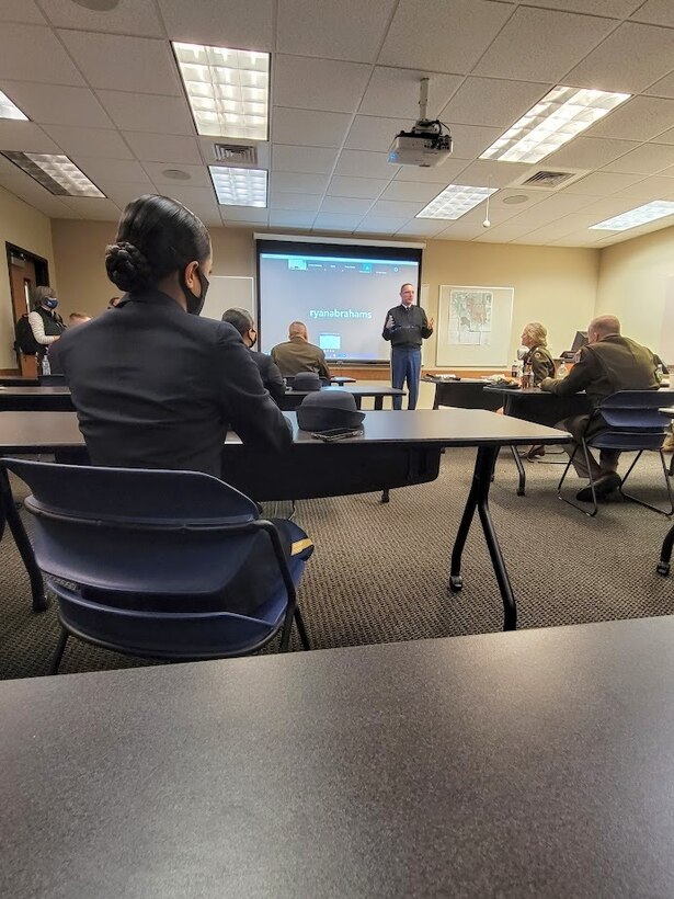 Army Reserve general officers share best practices with UNG cadets