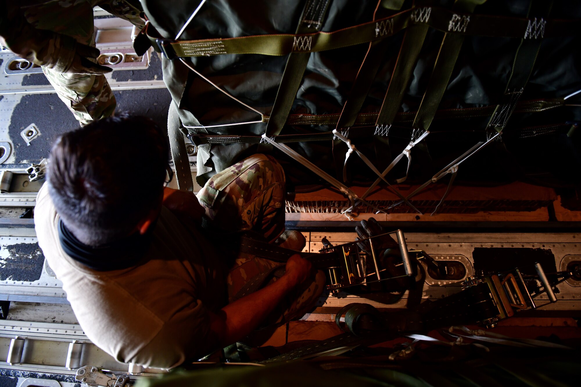 A person secures a pallet bundle