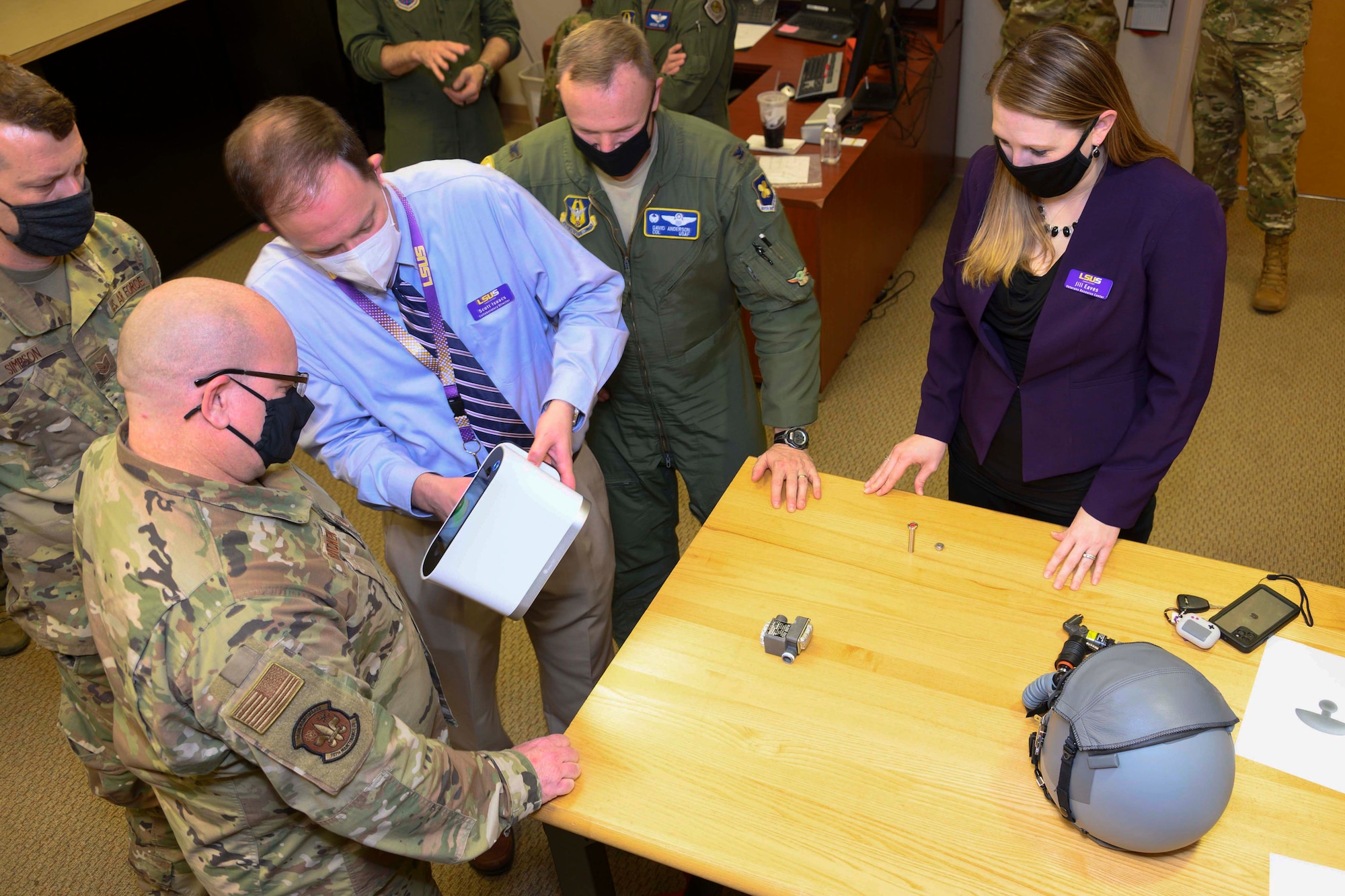 Airmen watch a demonstration of a 3D scanner.