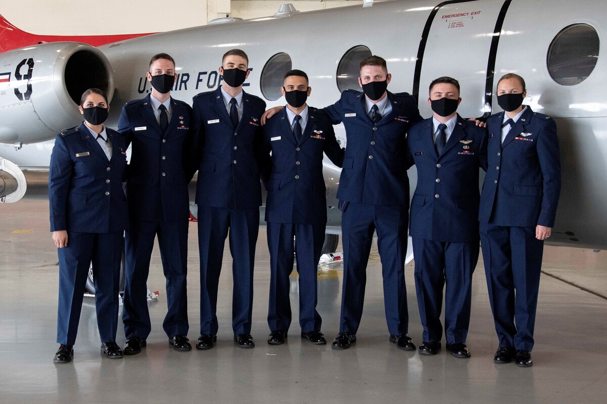 ‘Accelerated Path to Wings’ pilot training makes history > Air ...