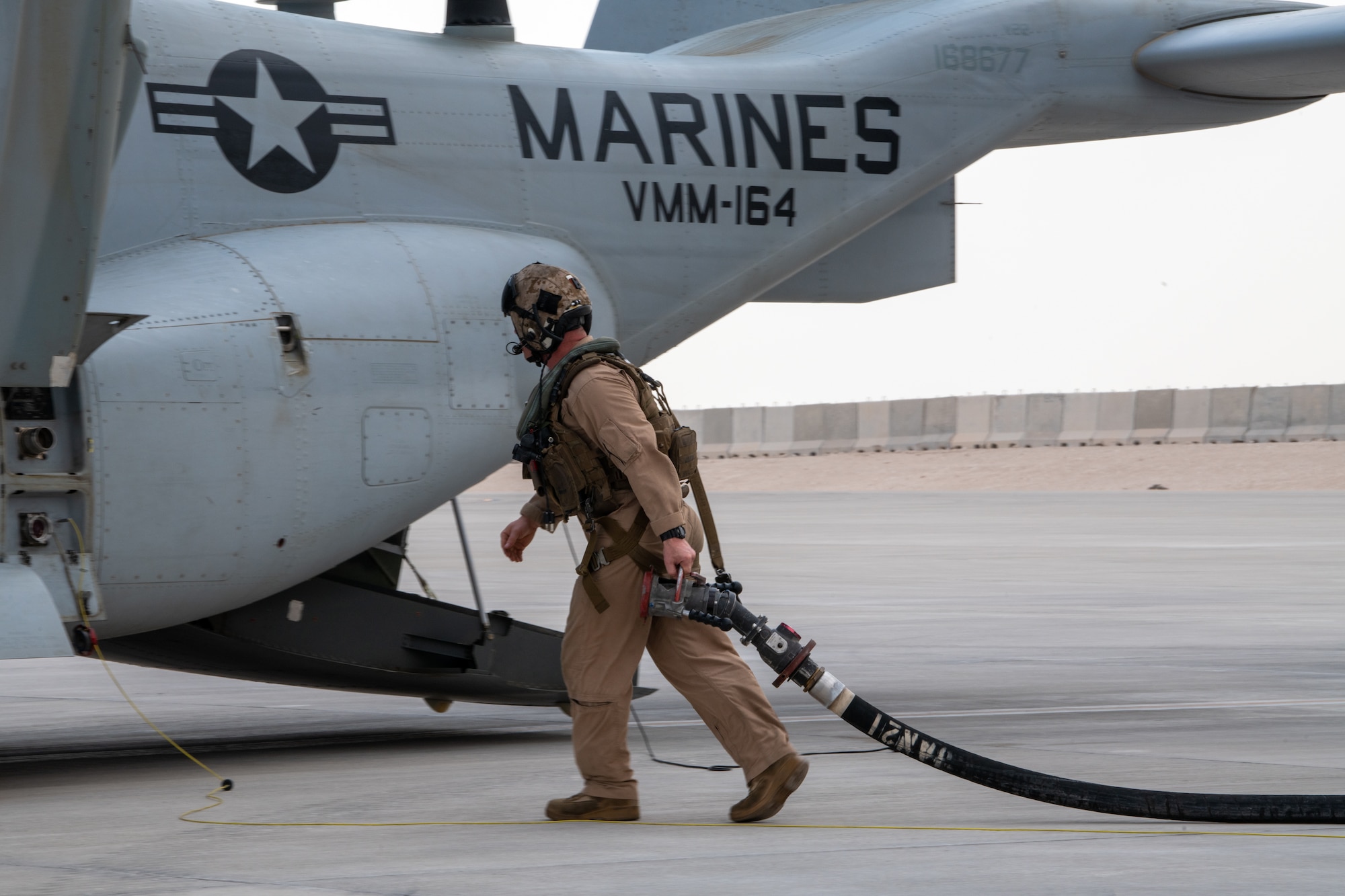 MV-22 refuels