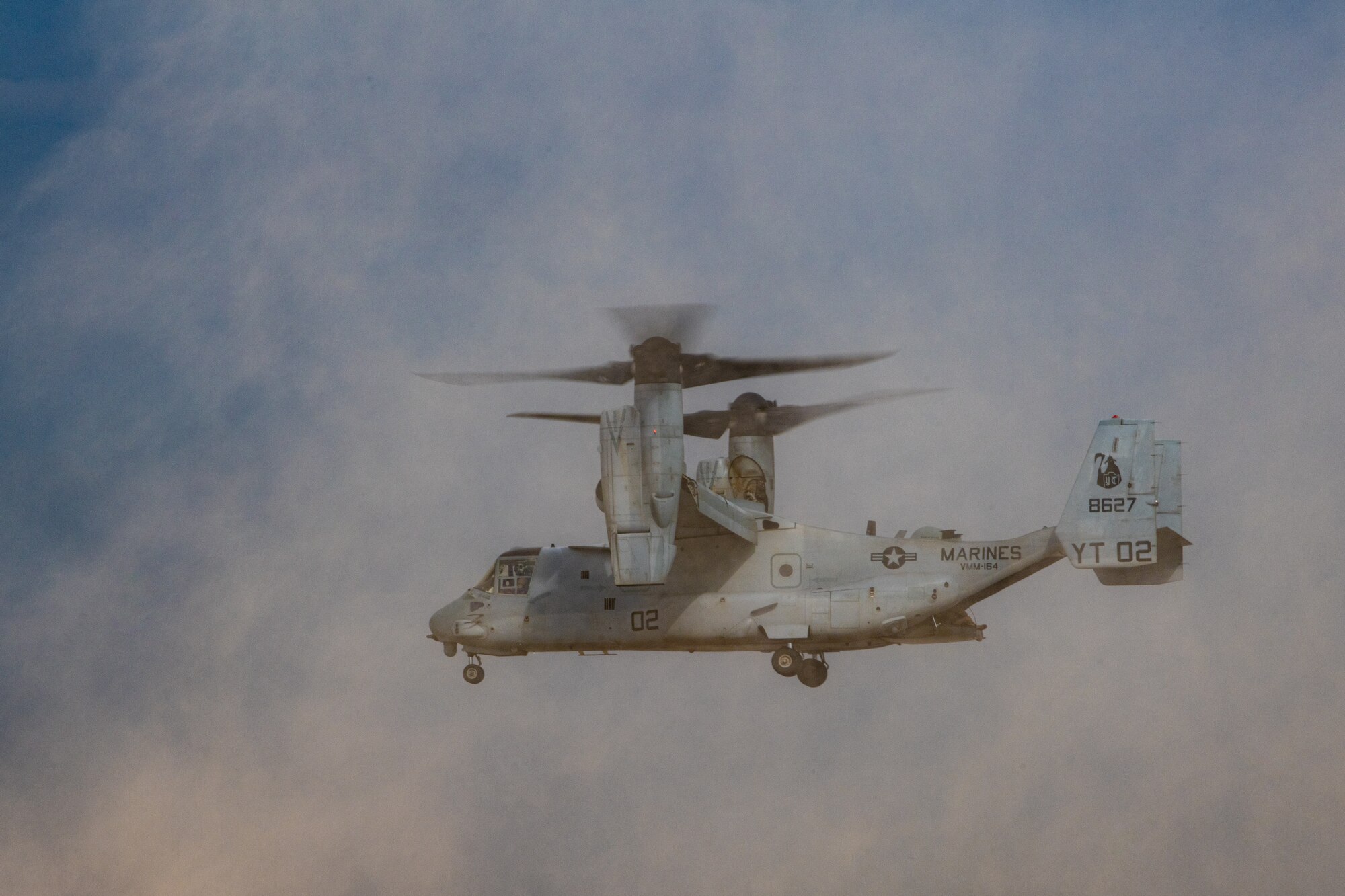 MV-22 refuels
