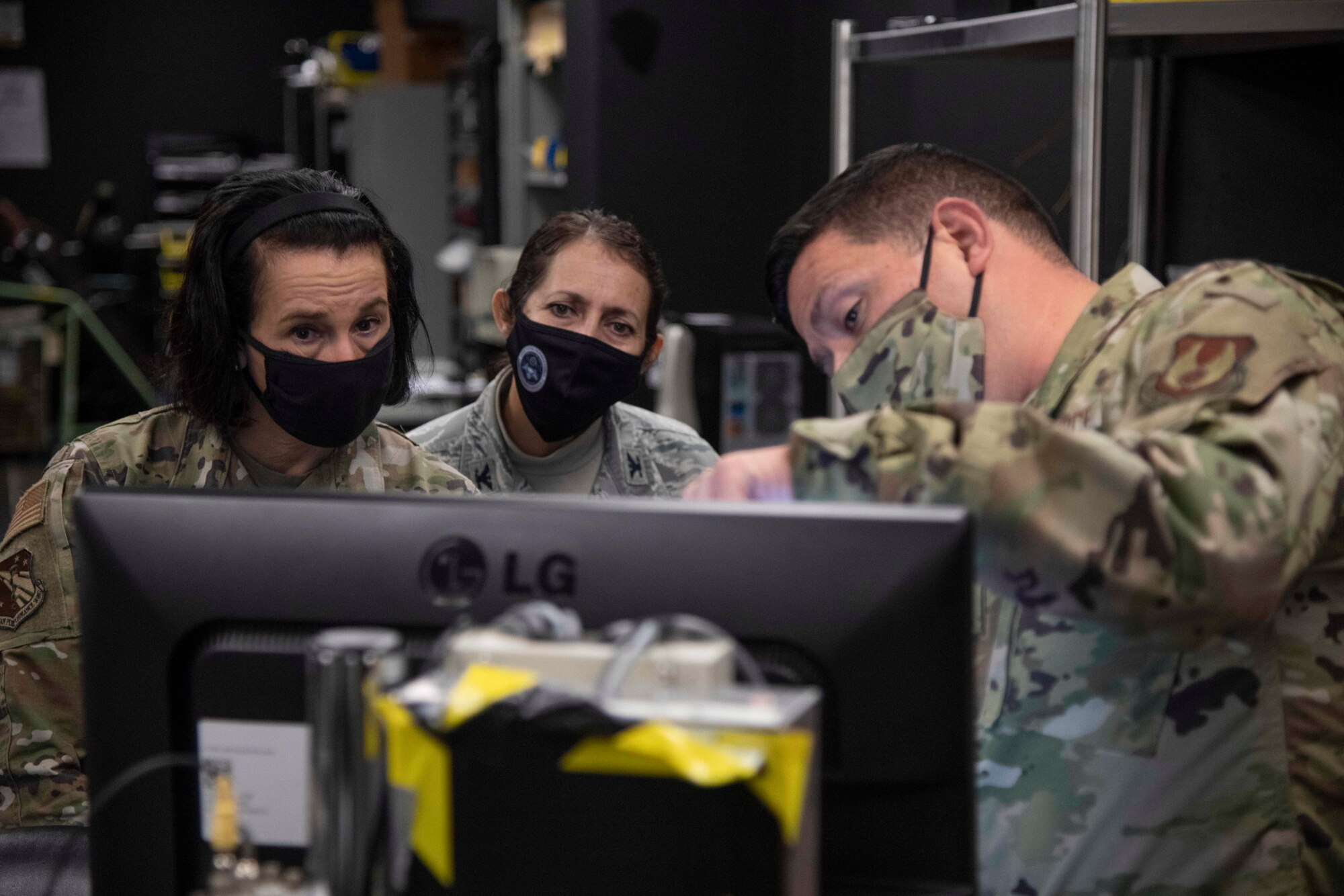 U.S. Air Force Brig. Gen. Jeannine M. Ryder (left), Commander, 711th Human Performance Wing, and her staff observe a screen during a presentation by U.S. Air Force Maj. Frank Echeverria (right) from the 711th Human Performance Wing, during a tour of the Tri-services Research Laboratory (TSRL) on Joint Base San Antonio Fort Sam Houston, Texas, Nov. 5, 2020. The new 181,000-square-foot TSRL houses Navy, Air Force and Army research programs. (U.S. Air Force Photo by Jose A. Torres Jr.)