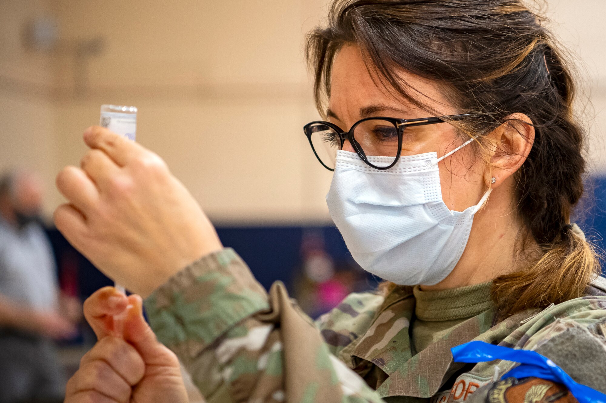 Lt. Col. Elizabeth Hoettels, 423rd Medical Squadron commander, prepares to administer the COVID-19 vaccine during a mass vaccination line at RAF Alconbury, England, Mar. 18, 2021. This is the first time the 501st CSW has conducted a mass-vaccination line and are expected to vaccinate approximately 300 people. Multiple Airmen and civilians from the 423rd Medical, Civil Engineering, Emergency management and Communication squadrons assisted in helping vaccines be distributed to the pathfinder community. (U.S. Air Force photo by Senior Airman Eugene Oliver)