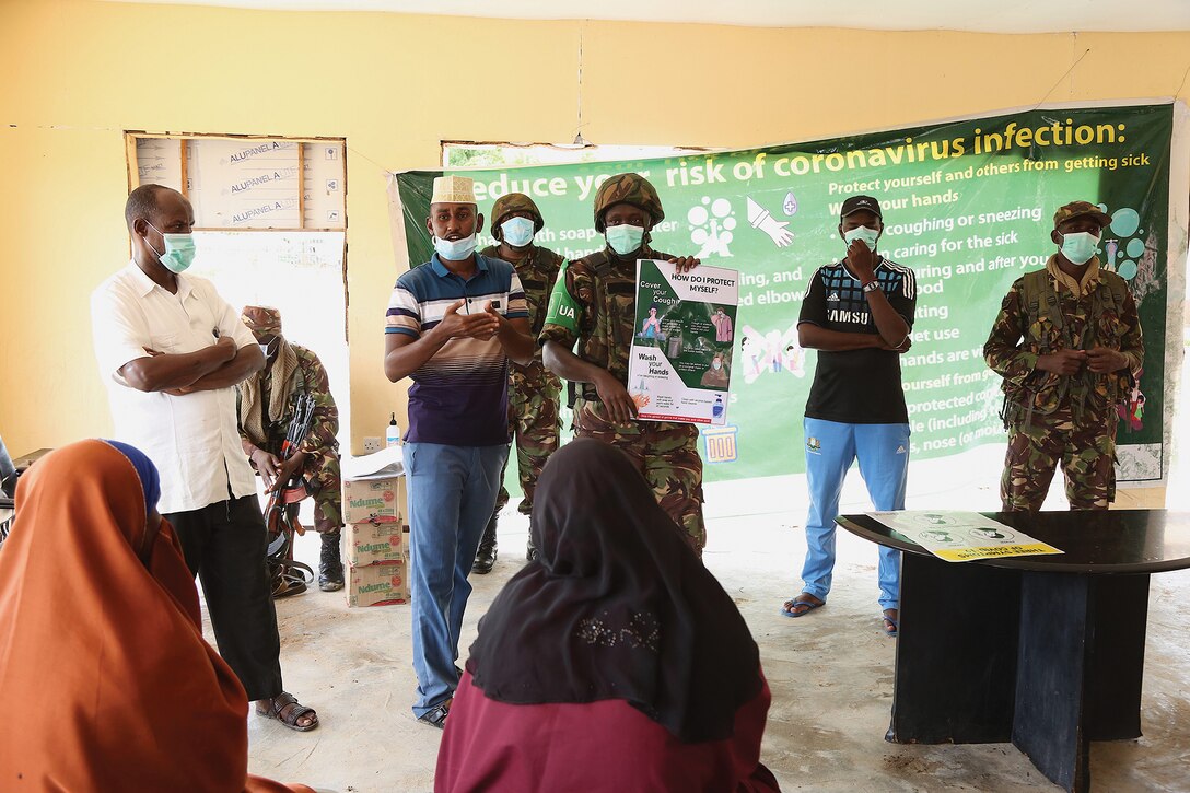 Kenyan soldiers serving under the African Union Mission in Somalia ( AMISOM) present plans to prevent the Spread of
COVID-19 in Dhobley, Lower Jubba region. (AMISOM Photo, April 25, 2020)