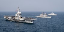 La mission CLEMENCEAU 21 est composée de plusieurs phases. La deuxième phase initiale en mer Rouge, océan Indien et Golfe arabo-persique permet aux escorteurs français Frégate de défense aérienne (FDA) Chevalier Paul, Frégate multi-missions (FREMM) Provence, Bâtiment de commandement et de ravitaillement (BCR) Var et allié (frégate belge Léopold 1er) d’assurer la présence française dans des zones stratégiques, de contribuer à l’appréciation autonome de situation et de lutter contre le terrorisme isl © Marine nationale / Défense