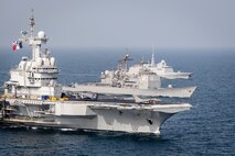 La mission CLEMENCEAU 21 est composée de plusieurs phases. La deuxième phase initiale en mer Rouge, océan Indien et Golfe arabo-persique permet aux escorteurs français Frégate de défense aérienne (FDA) Chevalier Paul, Frégate multi-missions (FREMM) Provence, Bâtiment de commandement et de ravitaillement (BCR) Var et allié (frégate belge Léopold 1er) d’assurer la présence française dans des zones stratégiques, de contribuer à l’appréciation autonome de situation et de lutter contre le terrorisme isl © Marine nationale / Défense