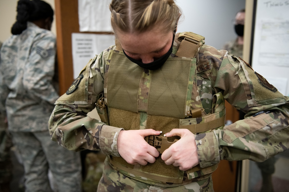ボディ・フェイスケア BONDS  AirForce  cuddle 28th SFS defenders receive new female body armor > Air Force