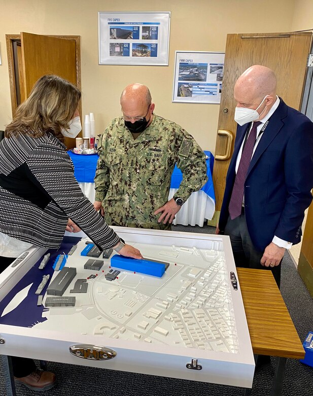 Cno Visits Fincantieri Marinette Marine Shipyard United States Navy Display Pressreleases